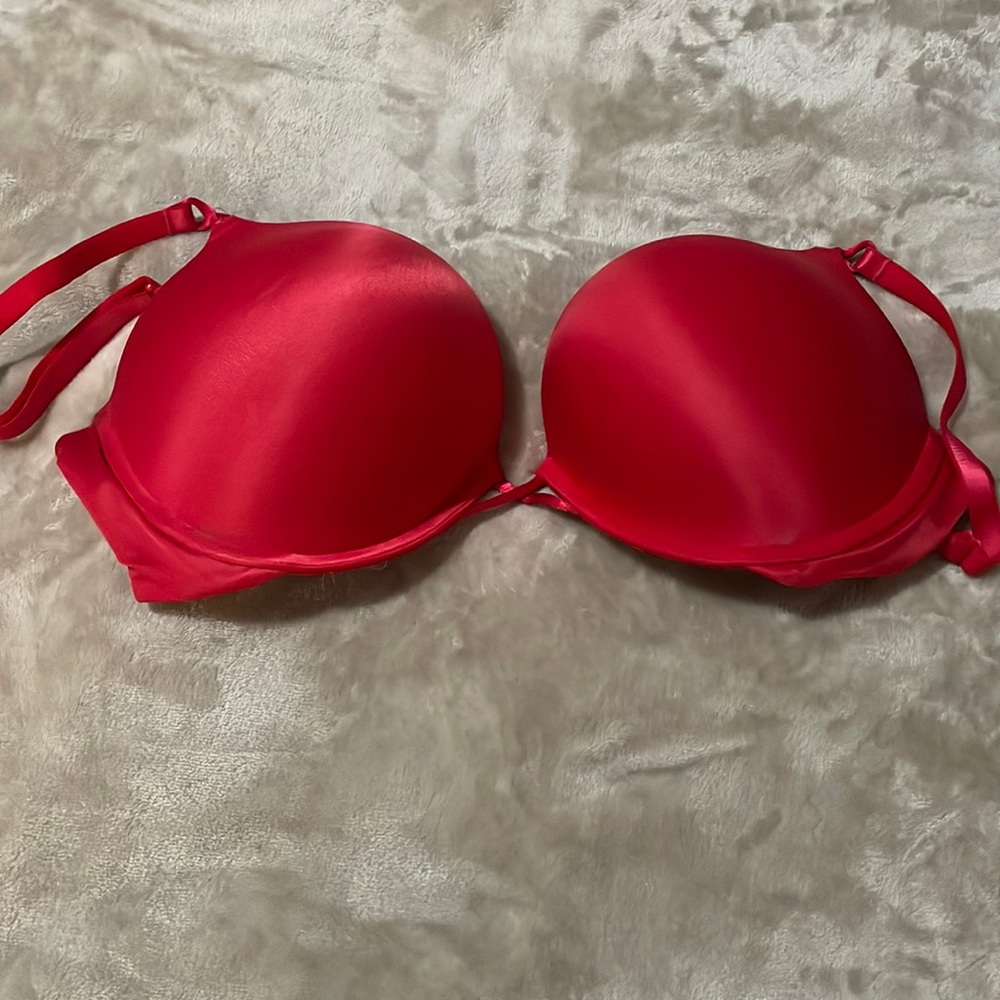 Victoria’s Secret Bombshell plunge bra 36C (adds two cup sizes) Red